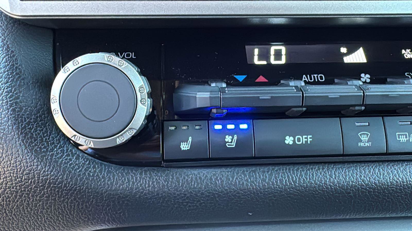 Used 2025 Toyota Tundra Limited image 23