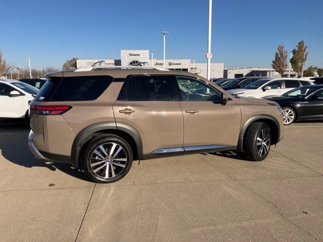 Used 2024 Nissan Pathfinder Platinum w/ Cargo Package image 5