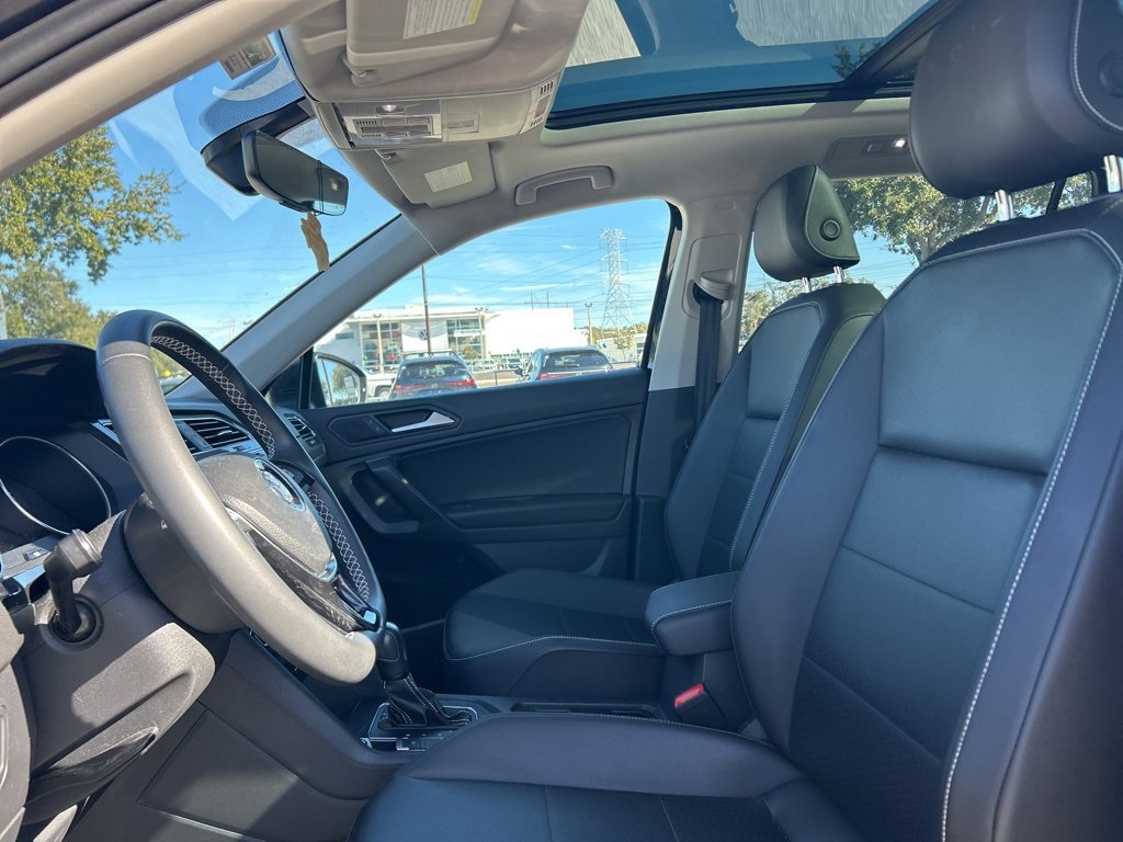 Used 2021 Volkswagen Tiguan SE w/ Panoramic Sunroof Package image 2