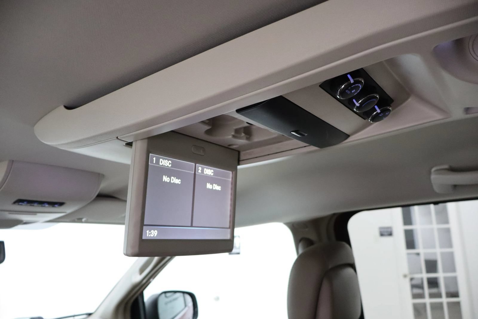Used 2014 Chrysler Town & Country Touring-L w/ Driver Convenience Group FWD image 21