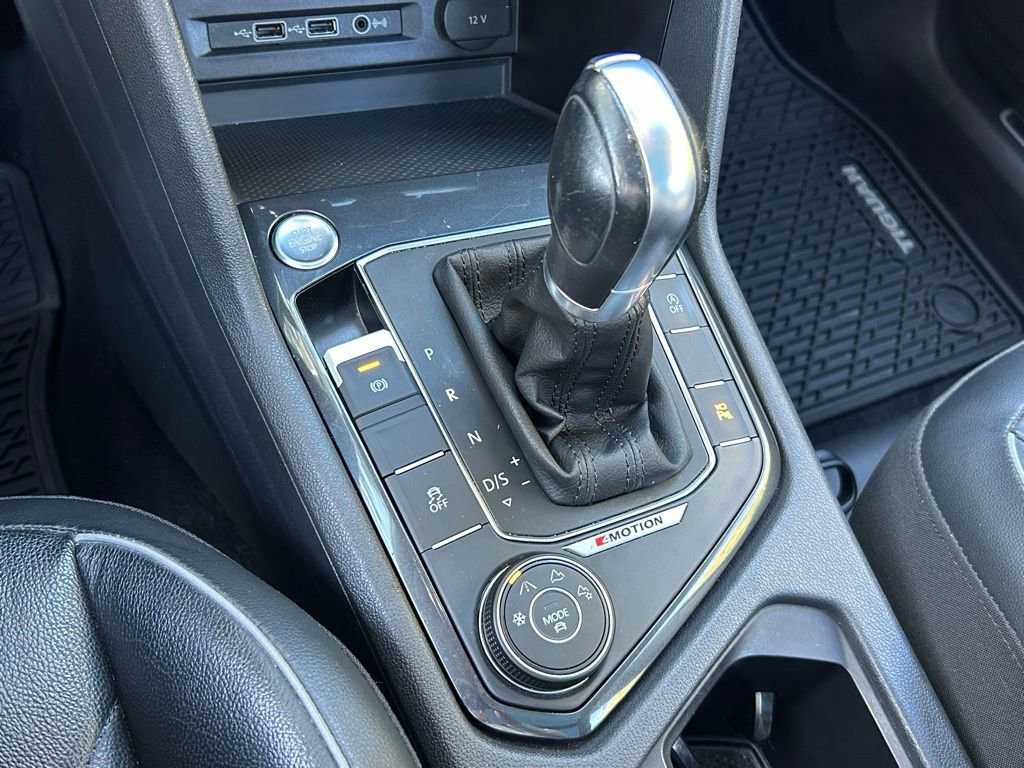 Used 2018 Volkswagen Tiguan SEL Premium image 24