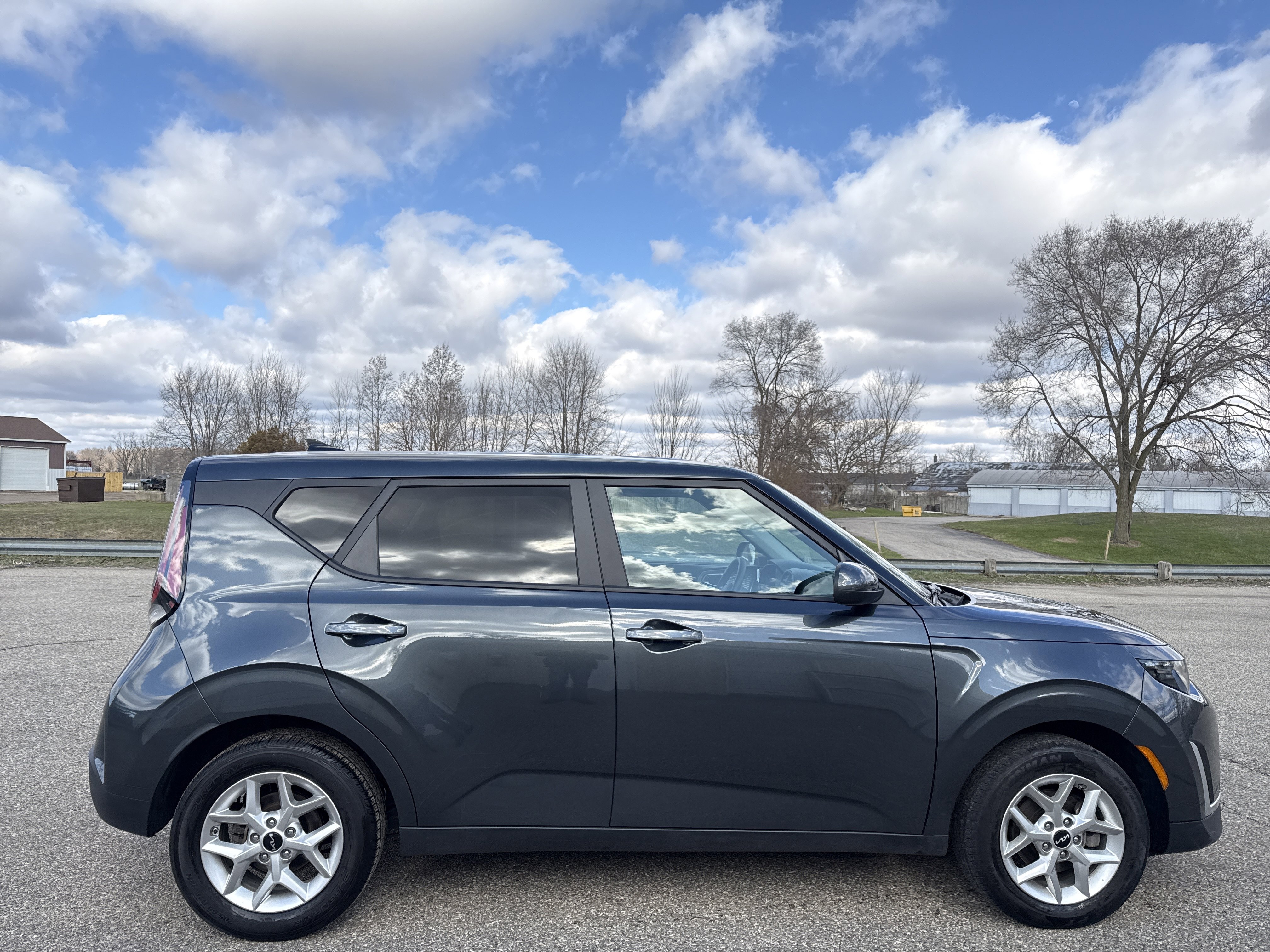 Used 2025 Kia Soul LX w/ LX Technology Package image 2