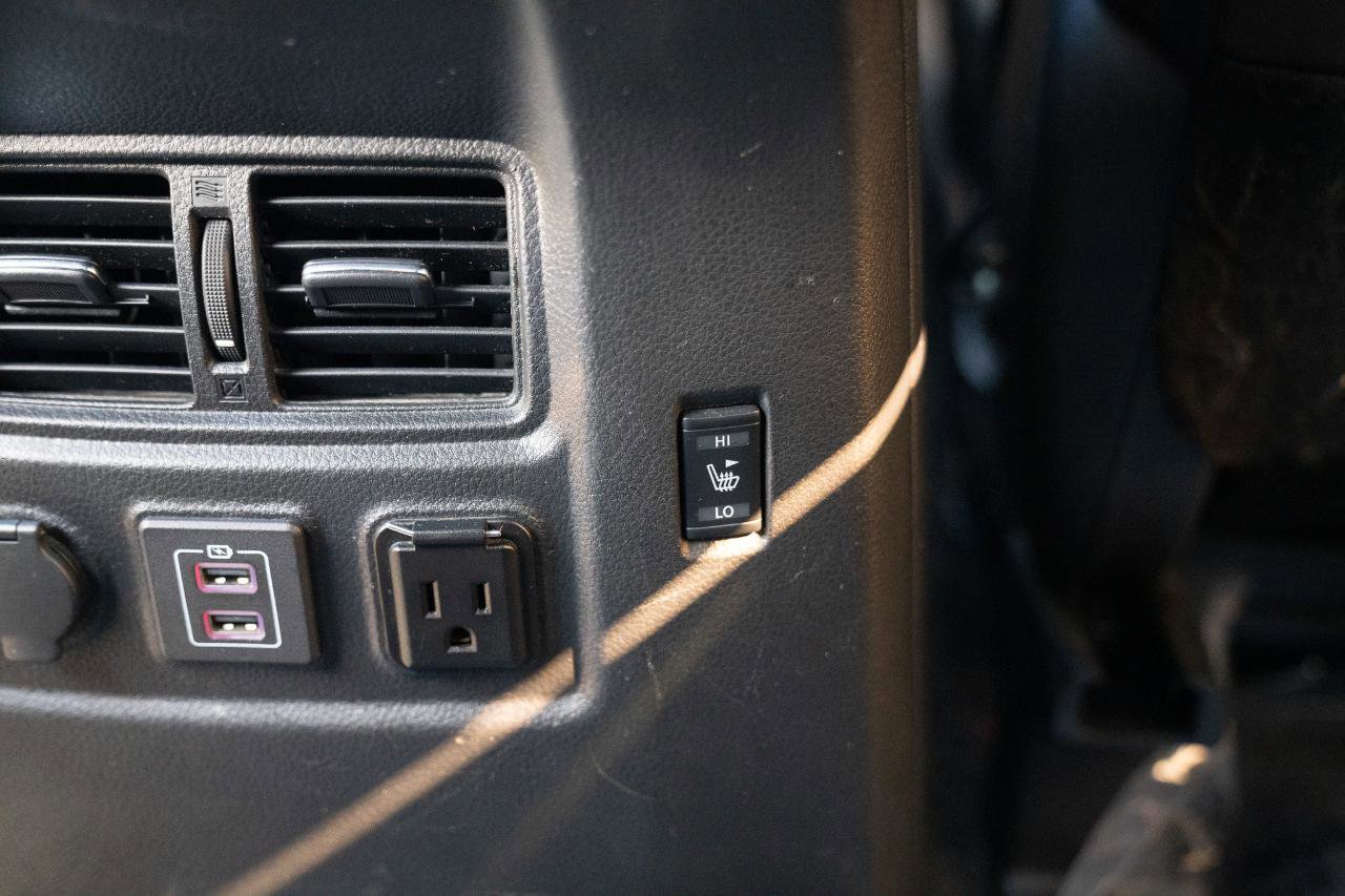 Used 2020 Nissan Titan Platinum Reserve w/ Moonroof Package image 30