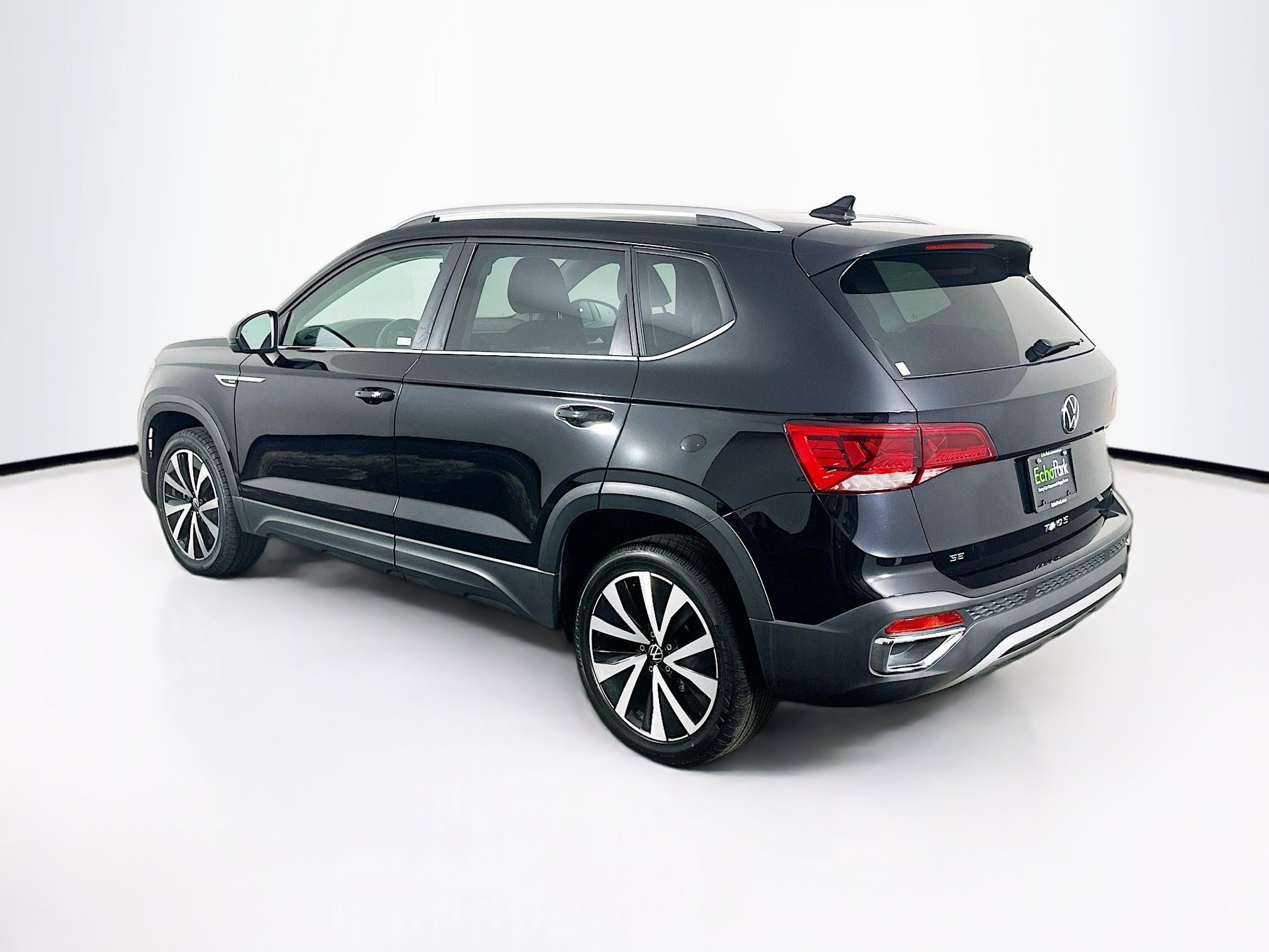 Used 2024 Volkswagen Taos SE image 5