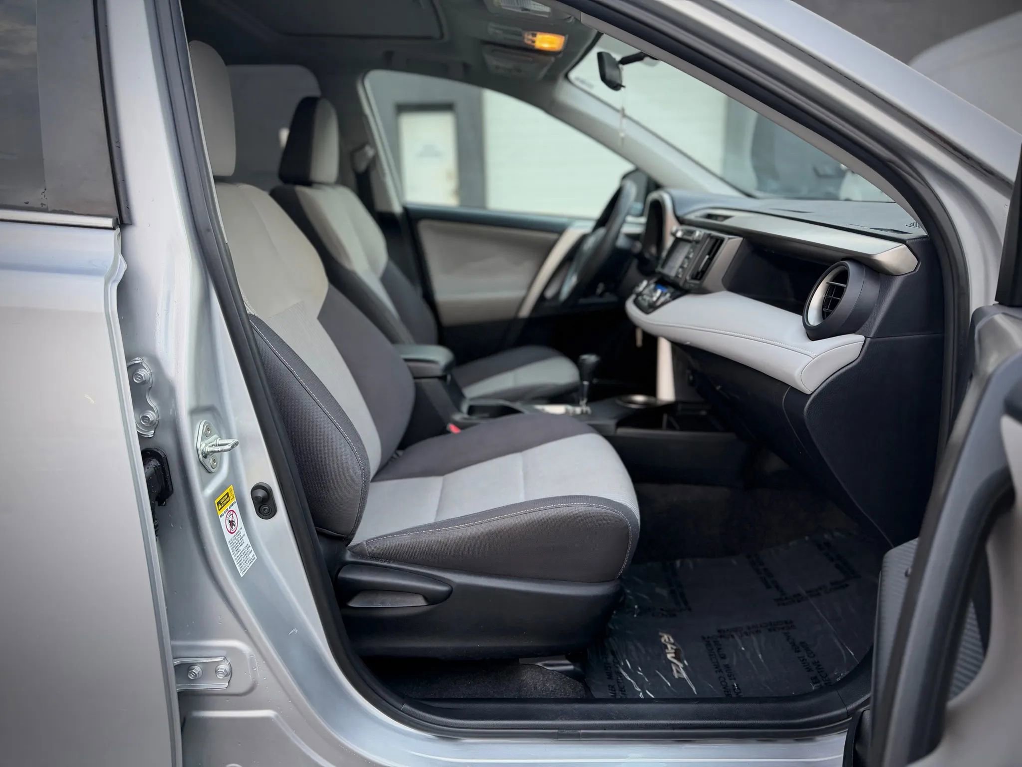 Used 2015 Toyota RAV4 XLE image 19