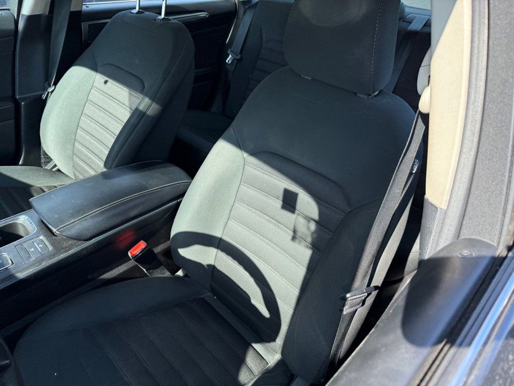 Used 2019 Ford Fusion SE image 3