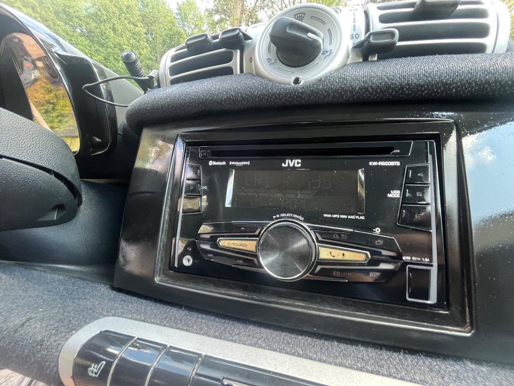 Used 2014 smart fortwo pure RWD image 16