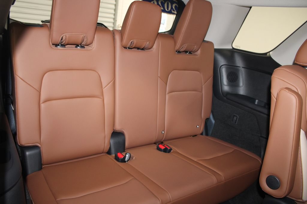 Used 2026 Nissan Pathfinder Platinum AWD/4WD image 34