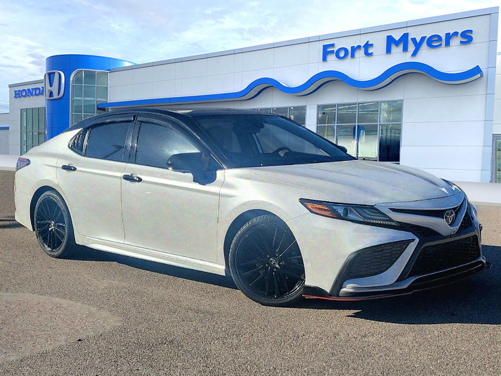 Used 2022 Toyota Camry XSE video 1