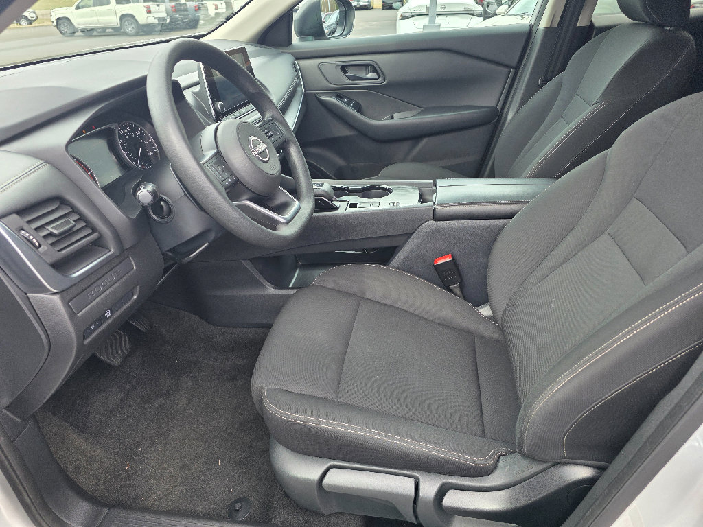 Used 2023 Nissan Rogue S image 12