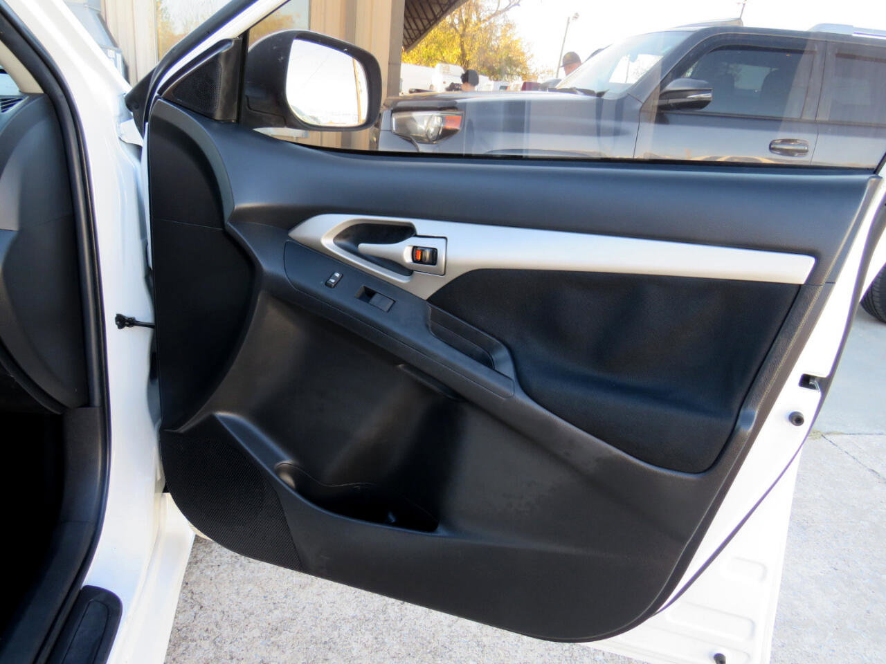 Used 2012 Toyota Matrix S image 15