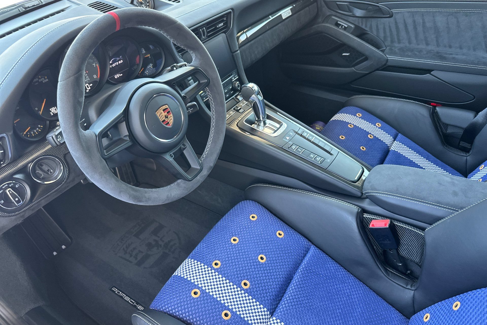 Certified 2018 Porsche 911 GT2 RS RWD image 4