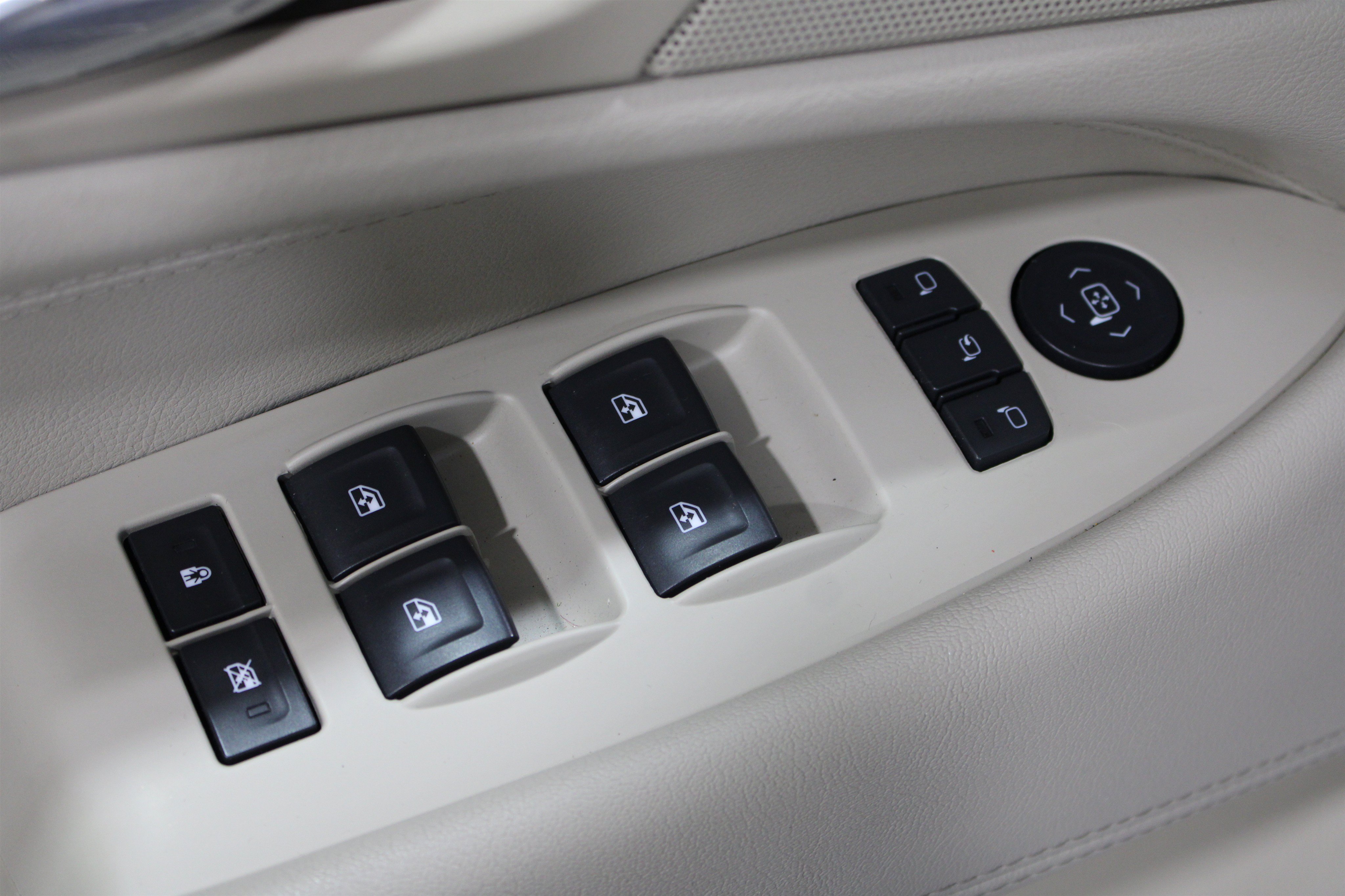 Used 2016 Cadillac Escalade Luxury AWD/4WD image 7