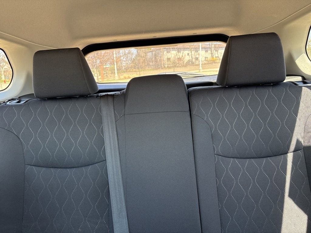 Used 2025 Toyota Corolla Cross LE image 19