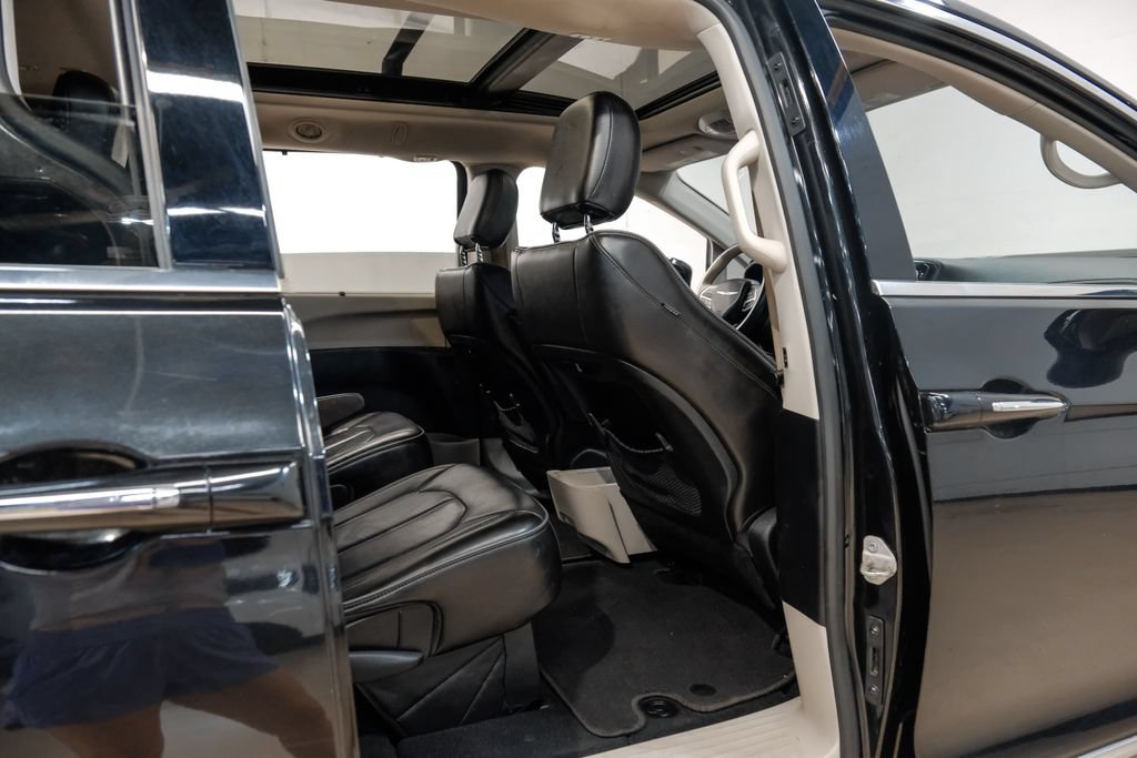 Used 2020 Chrysler Pacifica Limited FWD image 53
