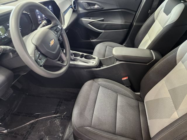 Used 2026 Chevrolet Trax LS FWD image 4