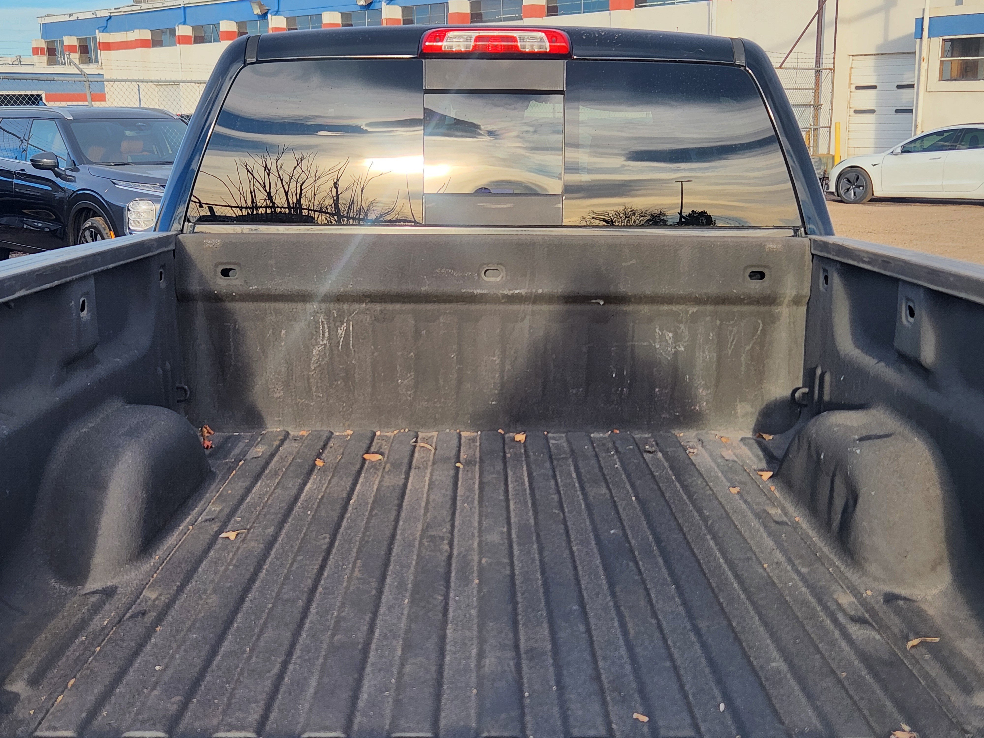 Used 2015 GMC Sierra 1500 SLT w/ SLT Crew Cab Value Package AWD/4WD image 21