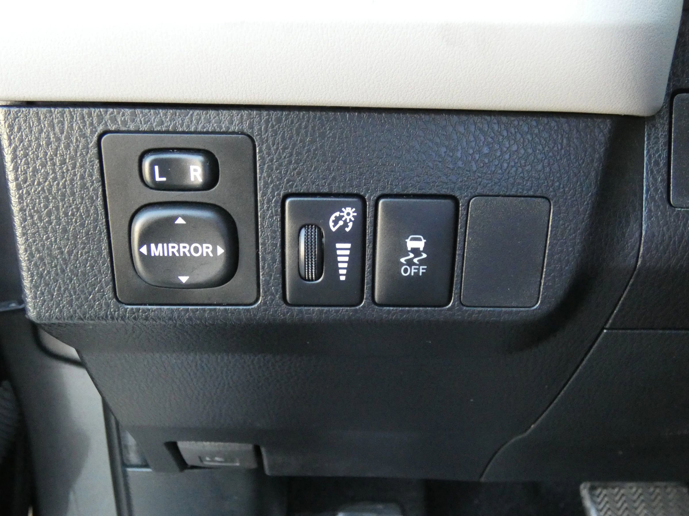 Used 2015 Toyota RAV4 LE image 65