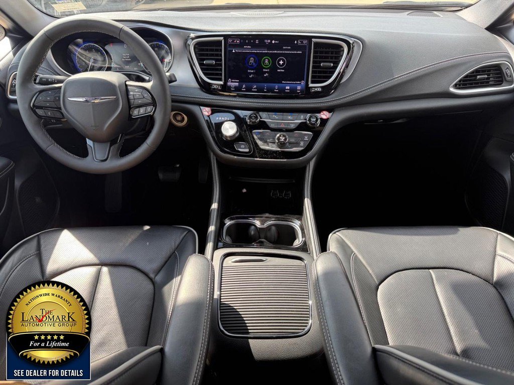 Used 2025 Chrysler Pacifica Limited FWD image 20
