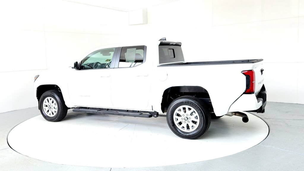 Used 2025 Toyota Tacoma SR5 AWD/4WD image 4