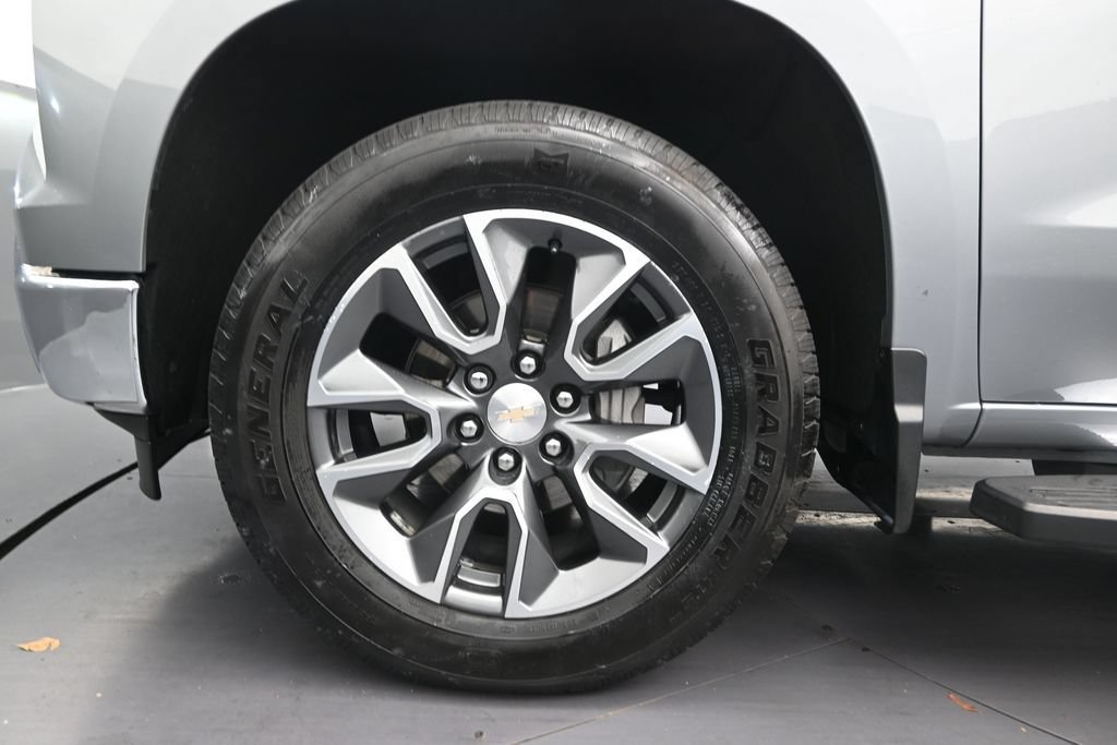 Used 2024 Chevrolet Silverado 1500 LT RWD image 10