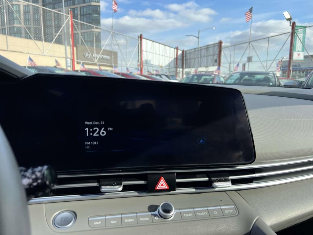 Used 2024 Hyundai Elantra SEL w/ Convenience Package image 29