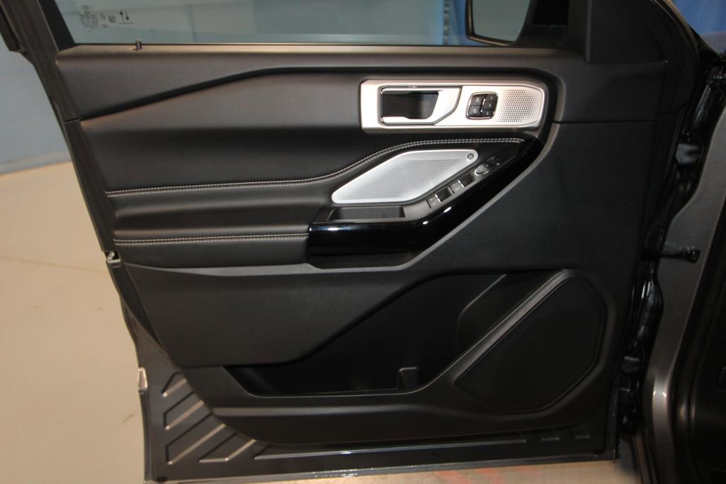 Used 2023 Ford Explorer ST w/ Equipment Group 401A image 5