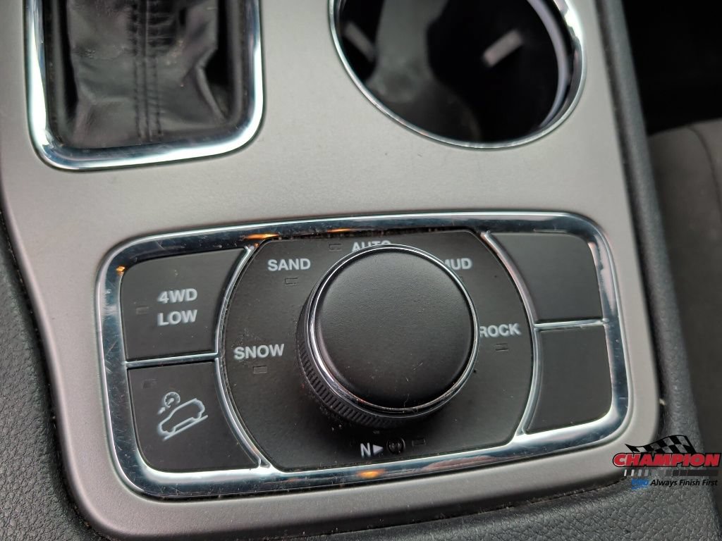 Used 2018 Jeep Grand Cherokee Laredo AWD/4WD image 25