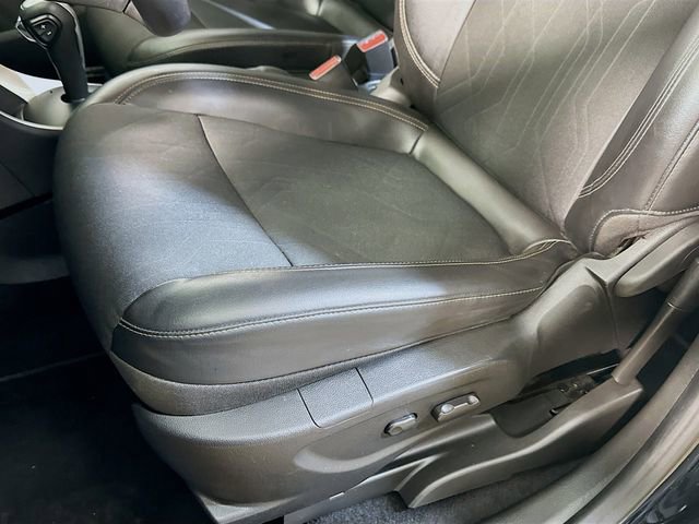 Used 2019 Chevrolet Trax LT w/ LT Convenience Package FWD image 9