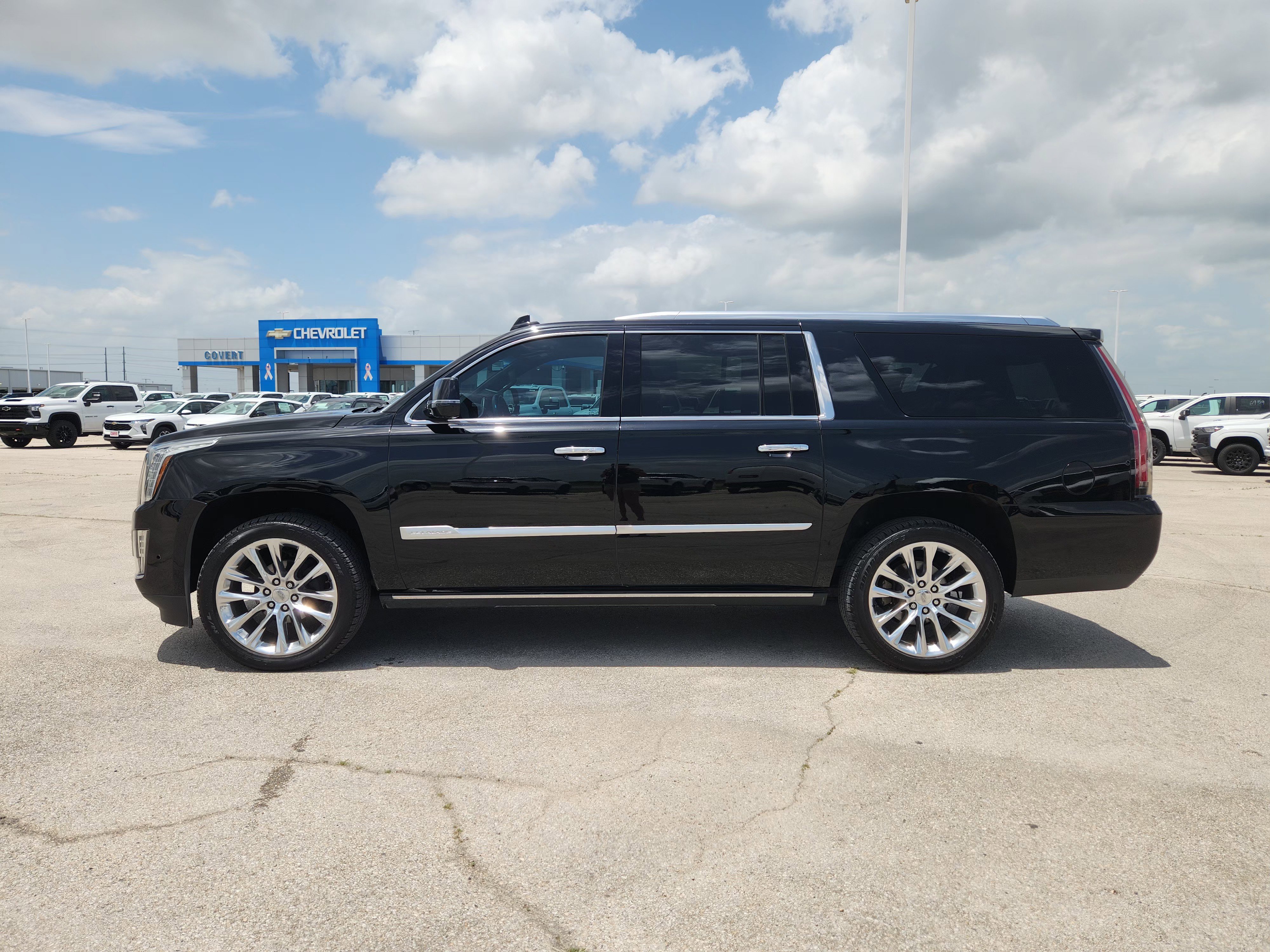 Used 2020 Cadillac Escalade ESV Platinum AWD/4WD image 4
