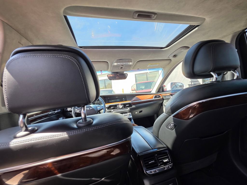 Used 2017 Genesis G90 3.3T Premium image 12