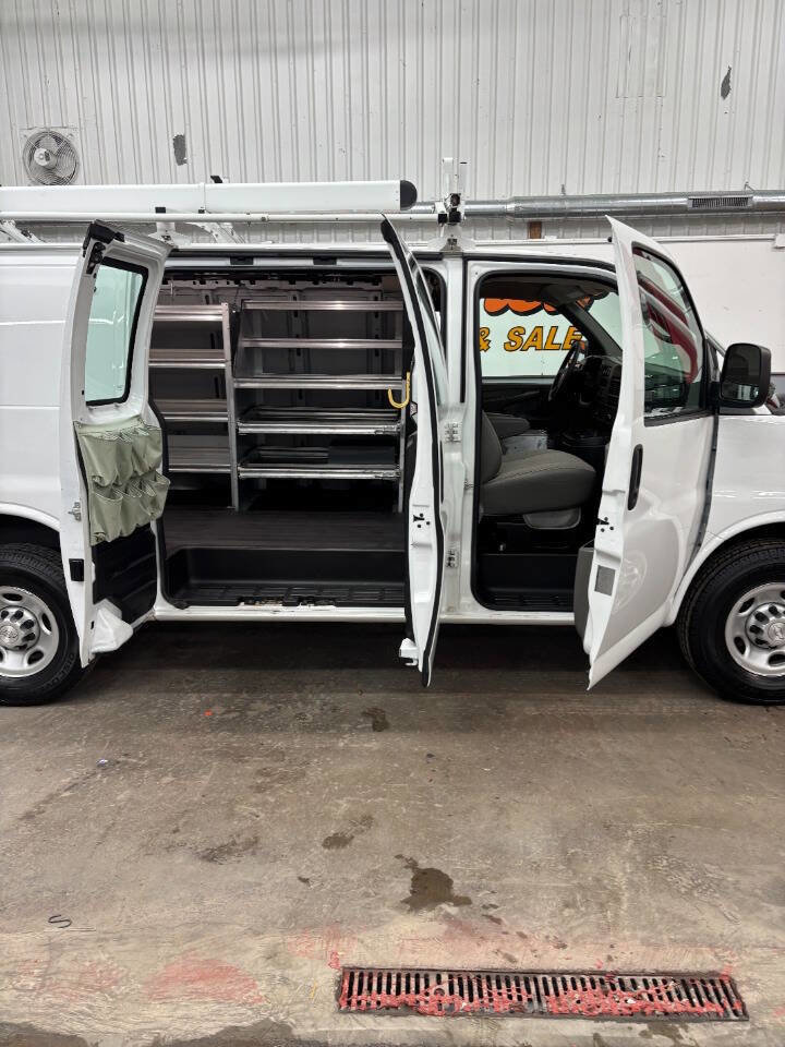 Used 2015 Chevrolet Express 2500 image 7