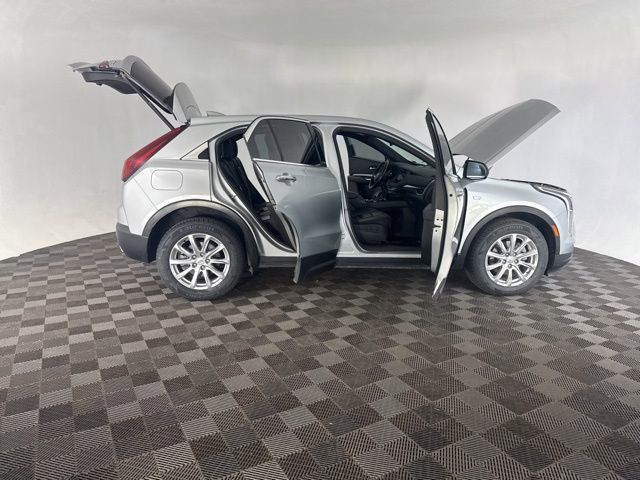 Used 2021 Cadillac XT4 Luxury w/ Driver Awareness Package image 16