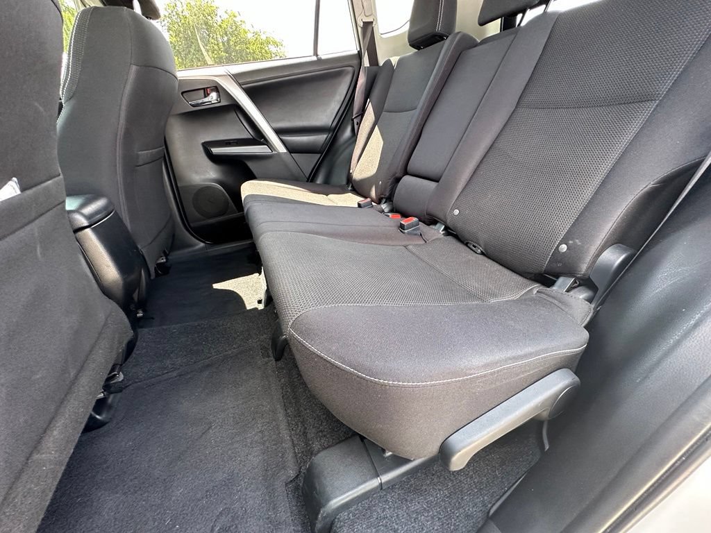 Used 2018 Toyota RAV4 XLE FWD image 21