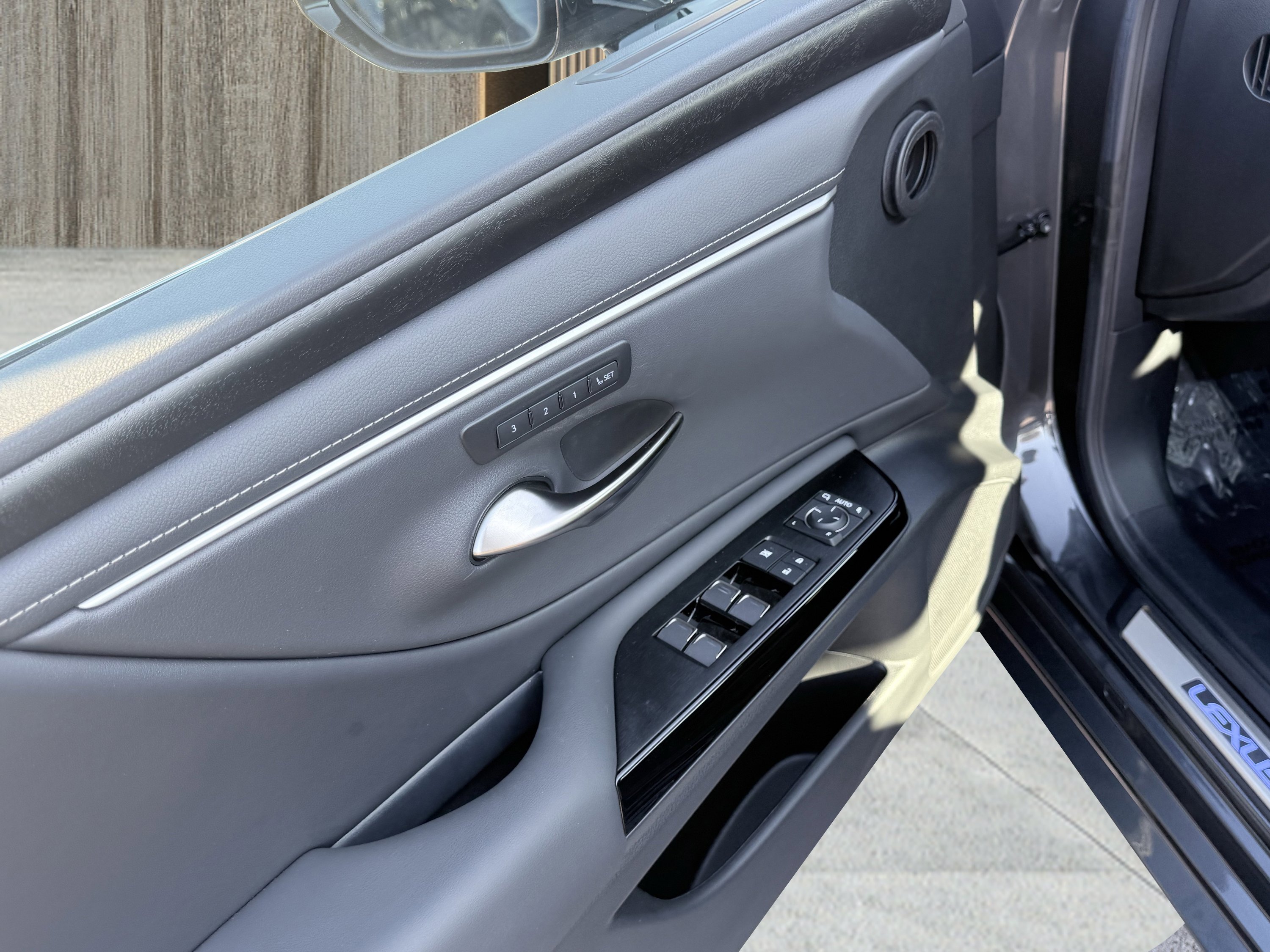 Used 2025 Lexus ES 300h ES 300h F SPORT Design w/ Premium Package image 62