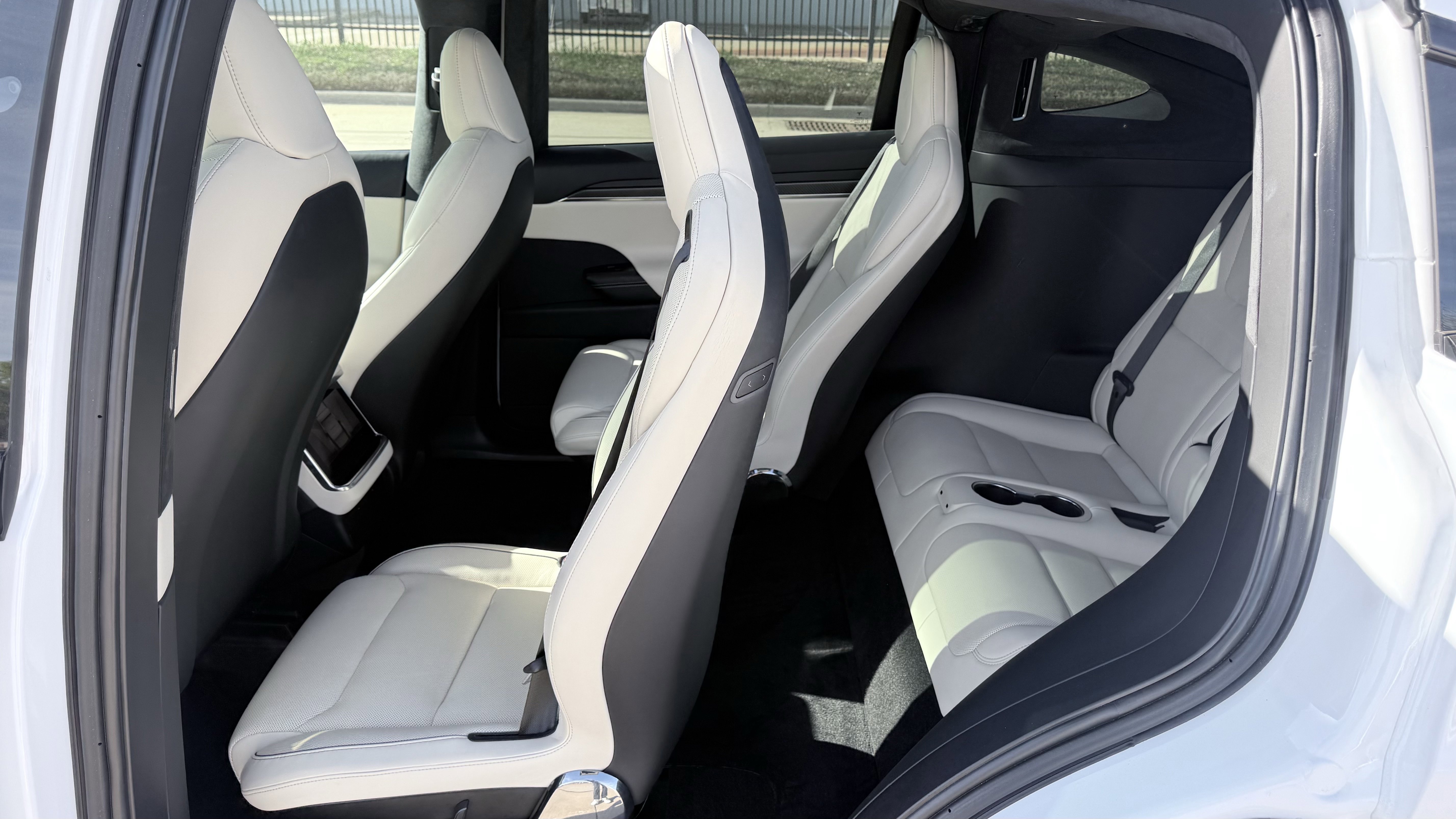 Used 2023 Tesla Model X Plaid image 39