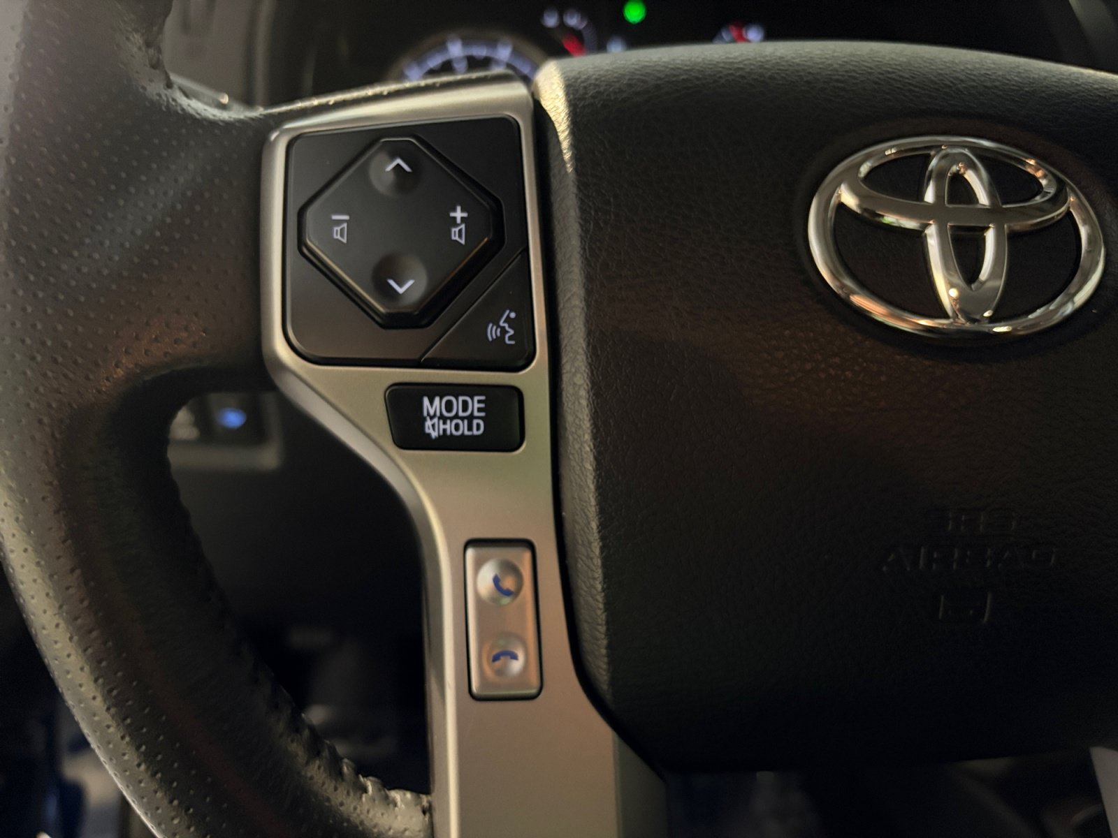 Used 2022 Toyota 4Runner Limited AWD/4WD image 37