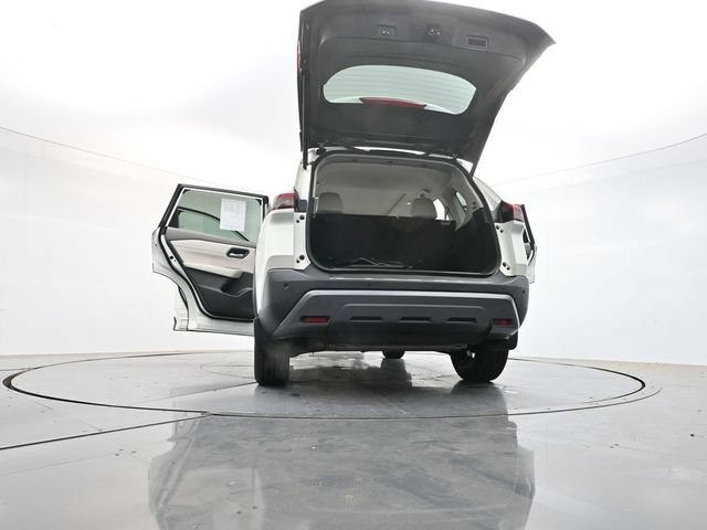 Used 2023 Nissan Rogue SL FWD image 40