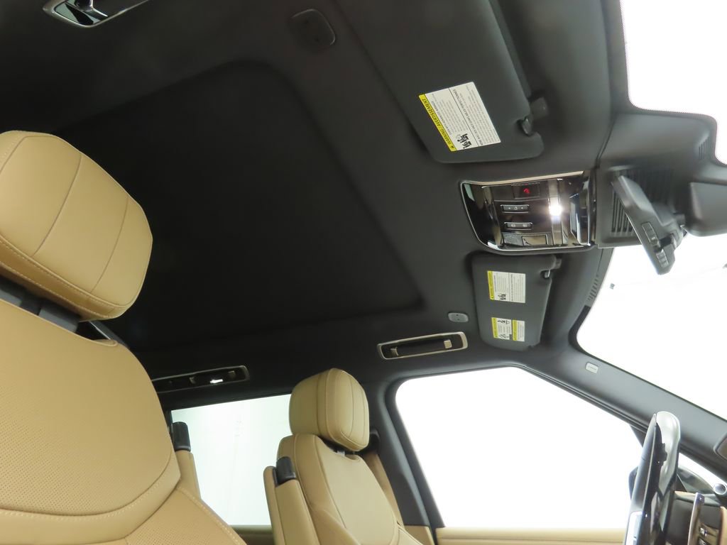 New 2026 Land Rover Range Rover Long Wheelbase SE image 18