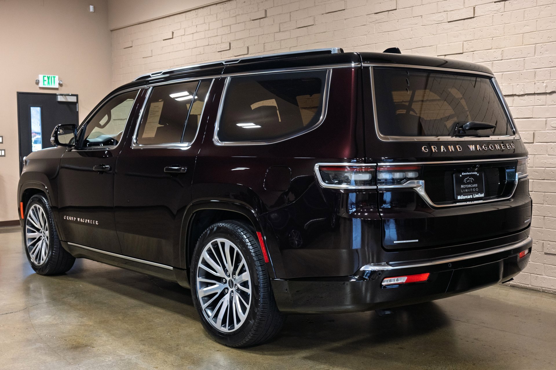 Used 2023 Jeep Grand Wagoneer Series III w/ Rear-Seat Entertainment Group image 7