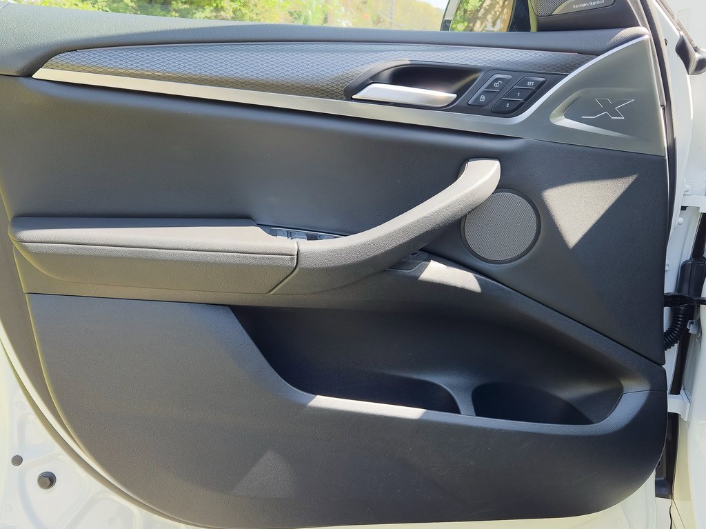 Used 2024 BMW X4 xDrive30i w/ Premium Package image 12