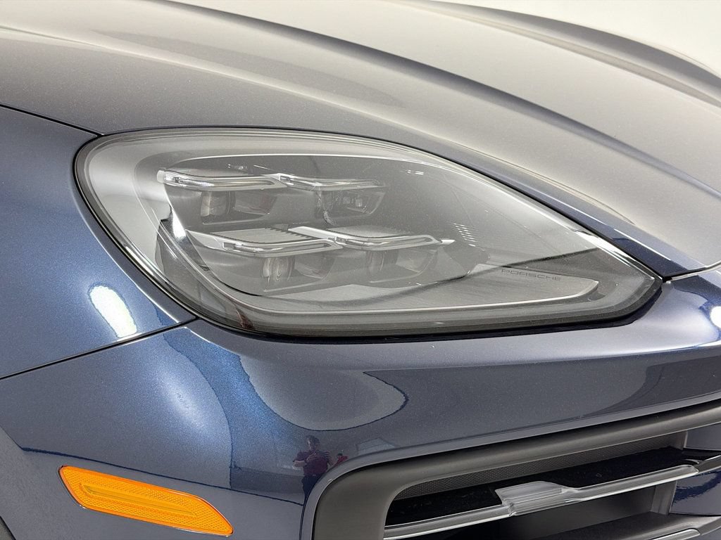 Certified 2025 Porsche Cayenne AWD/4WD image 32