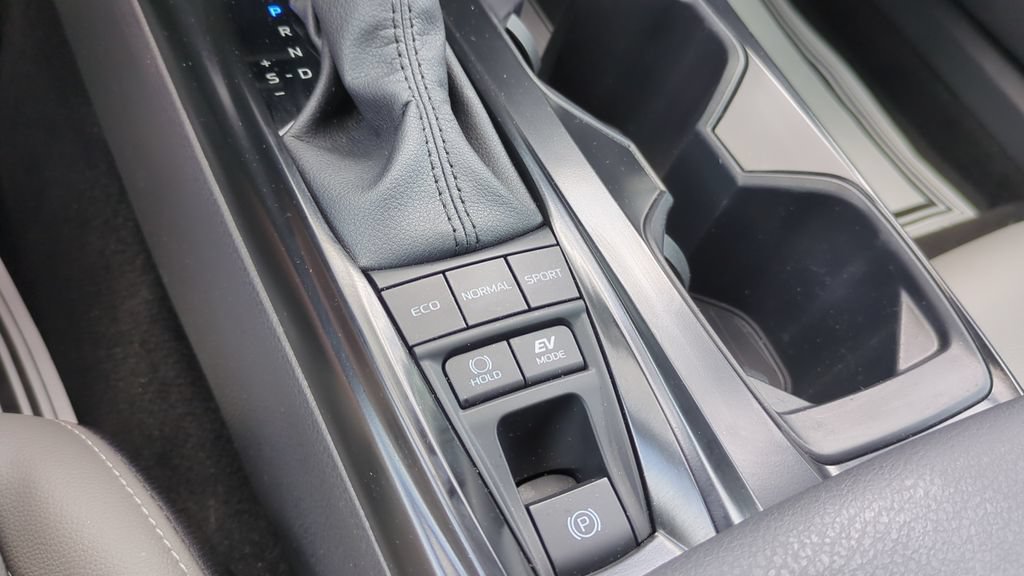 Used 2025 Toyota Camry SE w/ Convenience Package FWD image 20