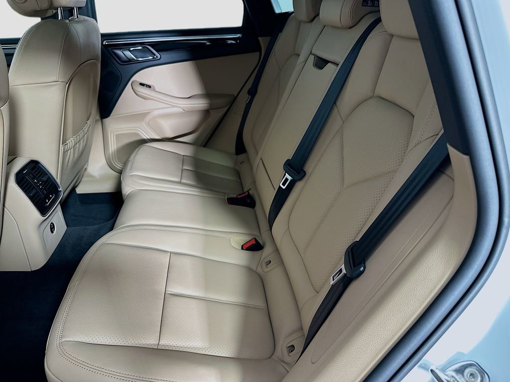 Used 2025 Porsche Macan image 24