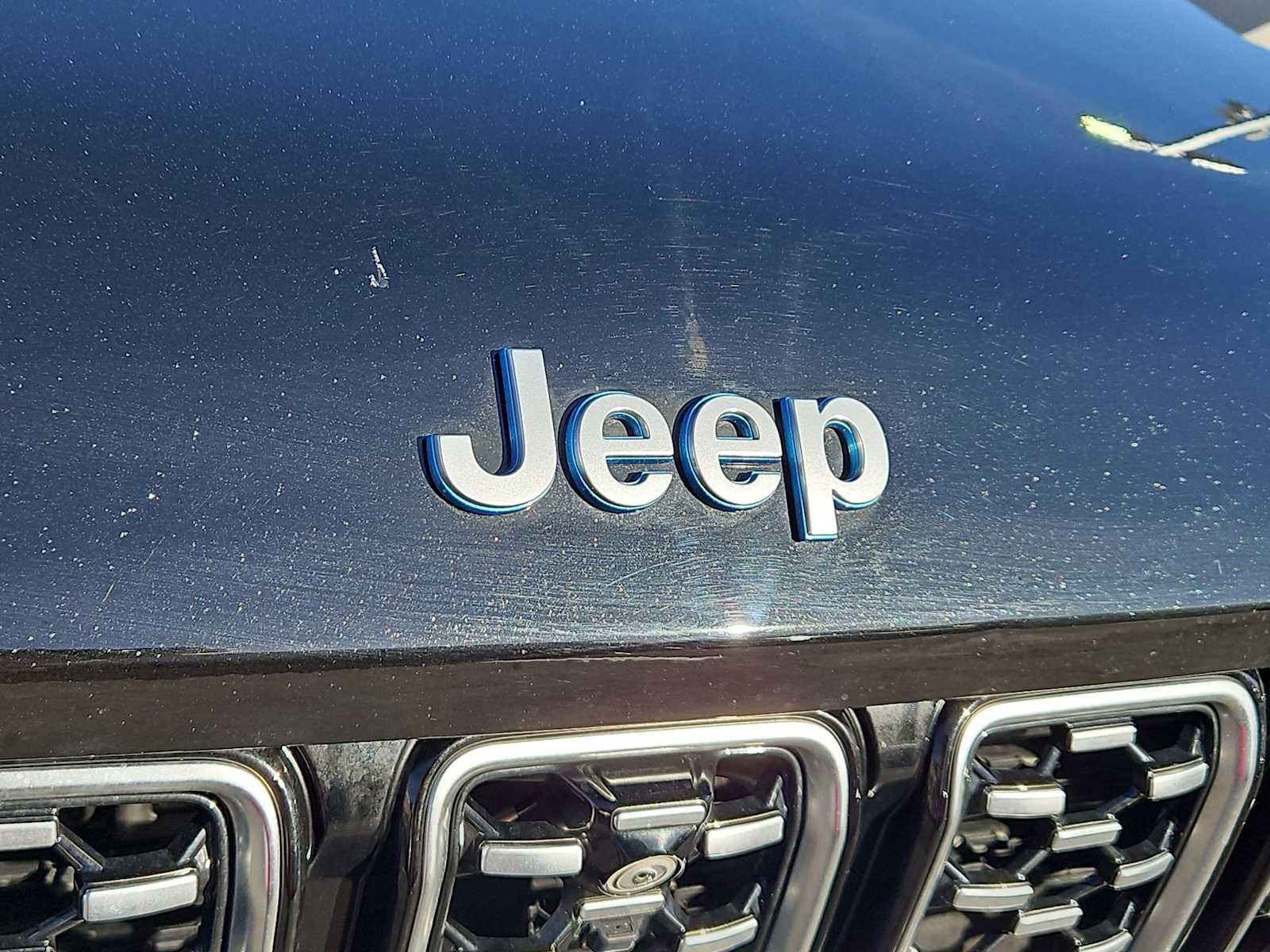 Used 2022 Jeep Grand Cherokee Summit w/ Luxury Tech Group V image 12