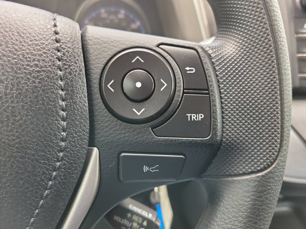 Used 2018 Toyota RAV4 LE FWD image 19