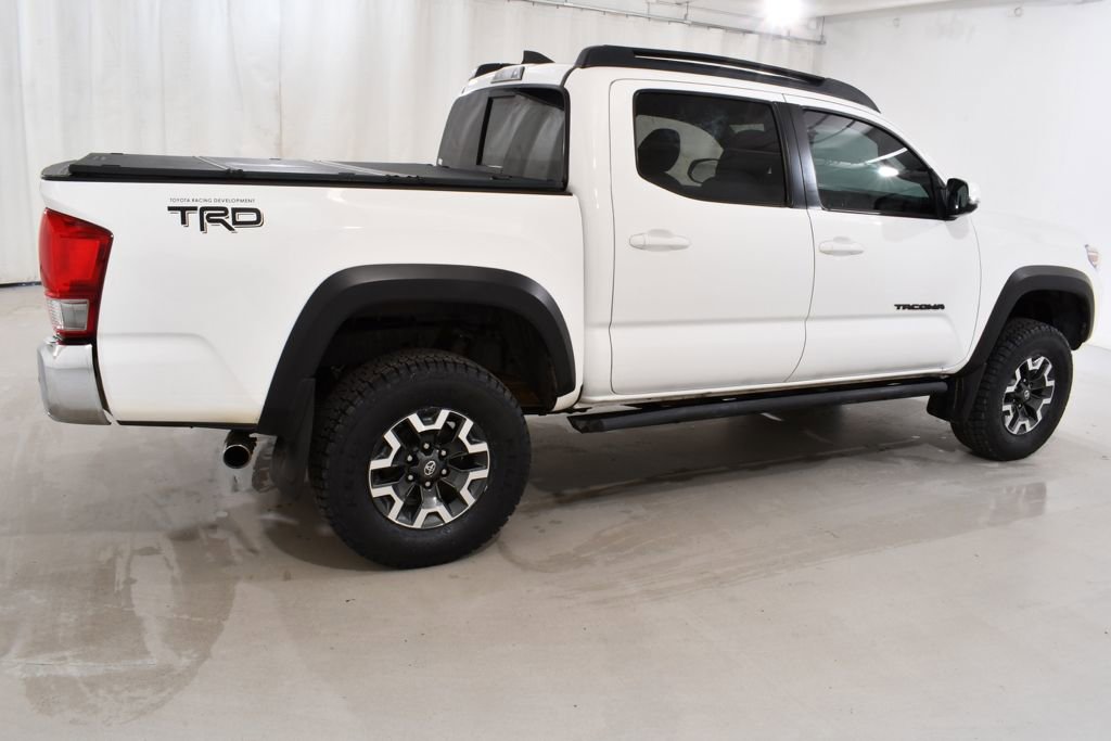 Used 2017 Toyota Tacoma TRD Off-Road w/ Tow Package (A/T) AWD/4WD image 11