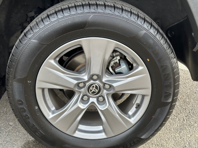 Certified 2025 Toyota RAV4 XLE AWD/4WD image 29