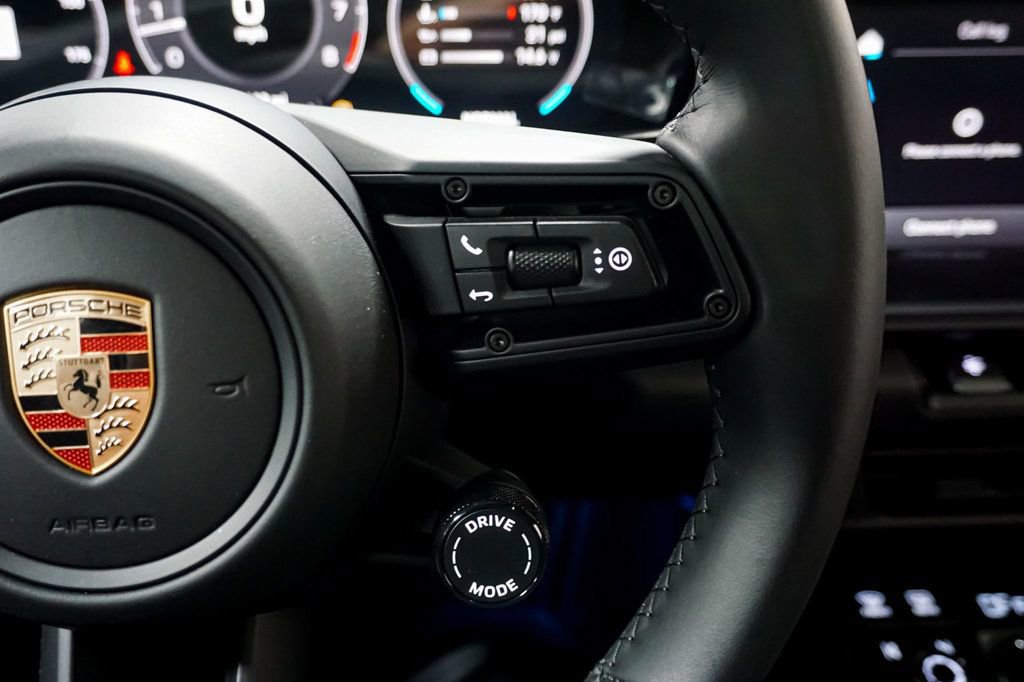 Used 2025 Porsche 911 Carrera T RWD image 33