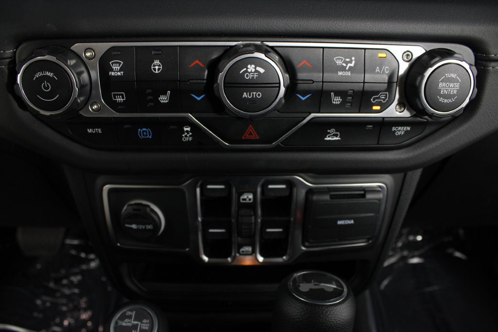 Used 2025 Jeep Wrangler Unlimited Sahara AWD/4WD image 26